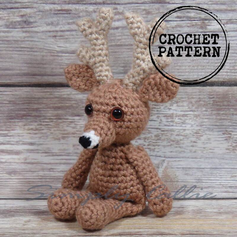 Deer amigurumi crochet pattern.