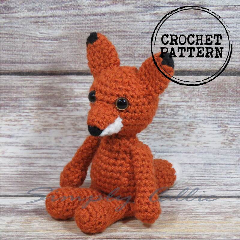 Fox amigurumi crochet pattern.