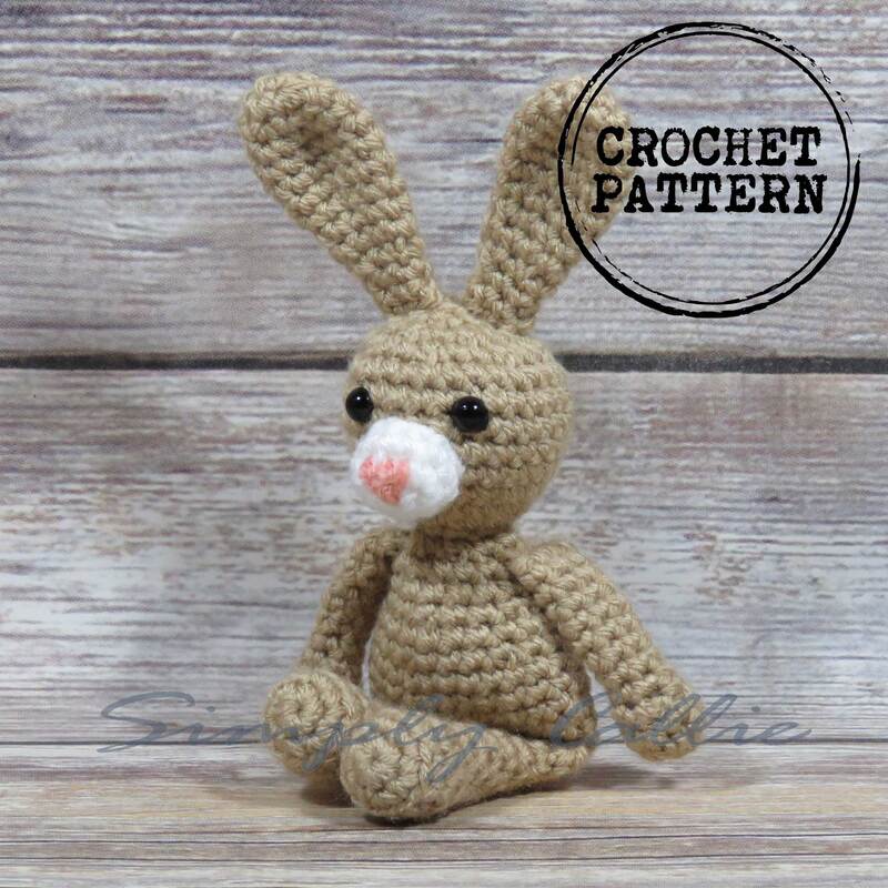 Rabbit amigurumi crochet pattern.