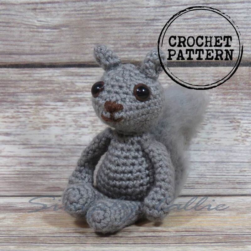 Squirrel amigurumi crochet pattern.