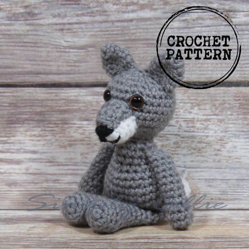 Wolf amigurumi crochet pattern.